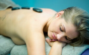 Anwendung: Hot-Stone-Massage
